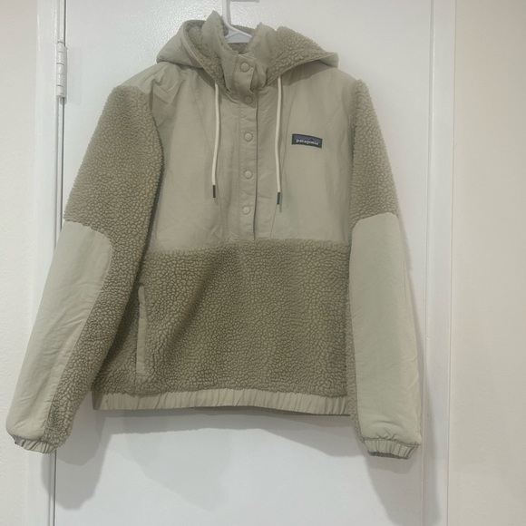 Patagonia Tan Fleece Hoodie - Picture 4 of 10
